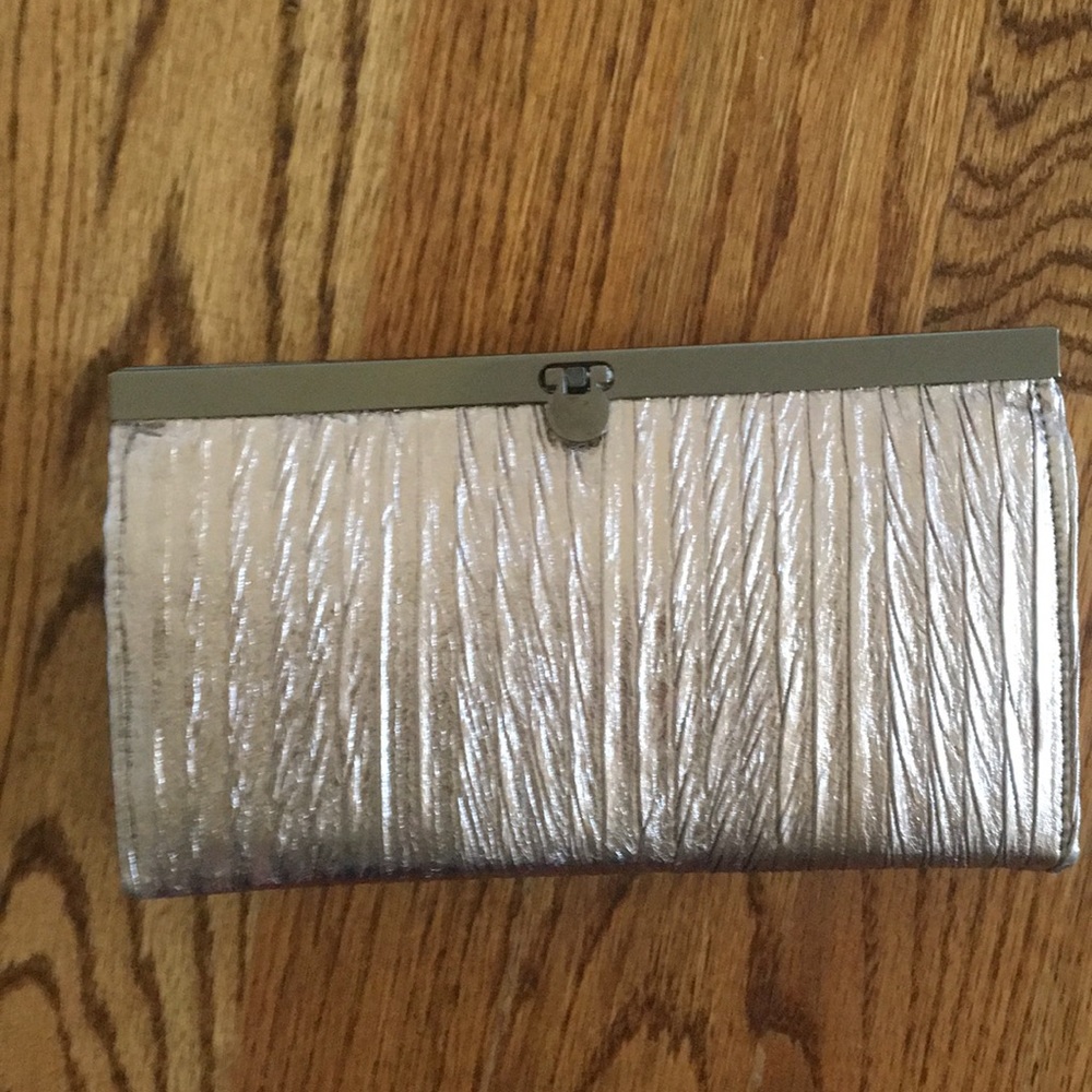 Metallic, like new clutch